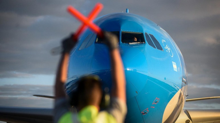 Controladores aéreos harán paro durante las vacaciones de invierno
